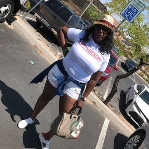 Meet your Posher, Latina